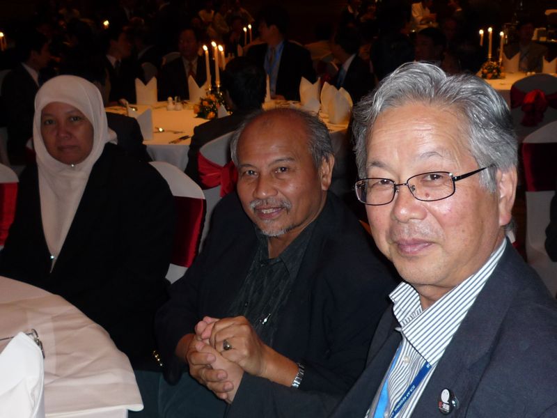 マレーシア代表と（Angkasa副会長）